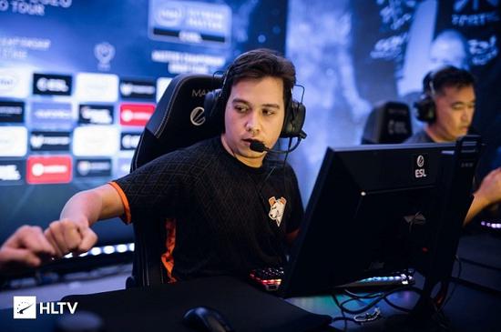 K甲赛场上的女教练韩琳专访揭示电竞背后的故事